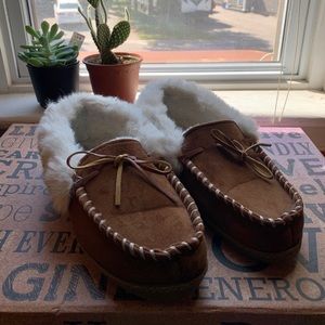 Saks Off Fifth Slippers Size 9